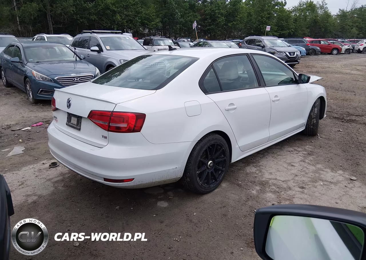 2015 Volkswagen Jetta 1.8T Sport VIN:3VWD17AJ4FM347848 - 4