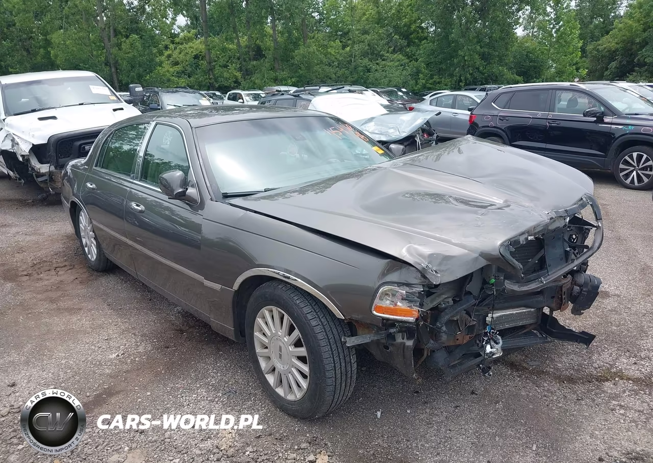 2003 Lincoln Town Car Signature
