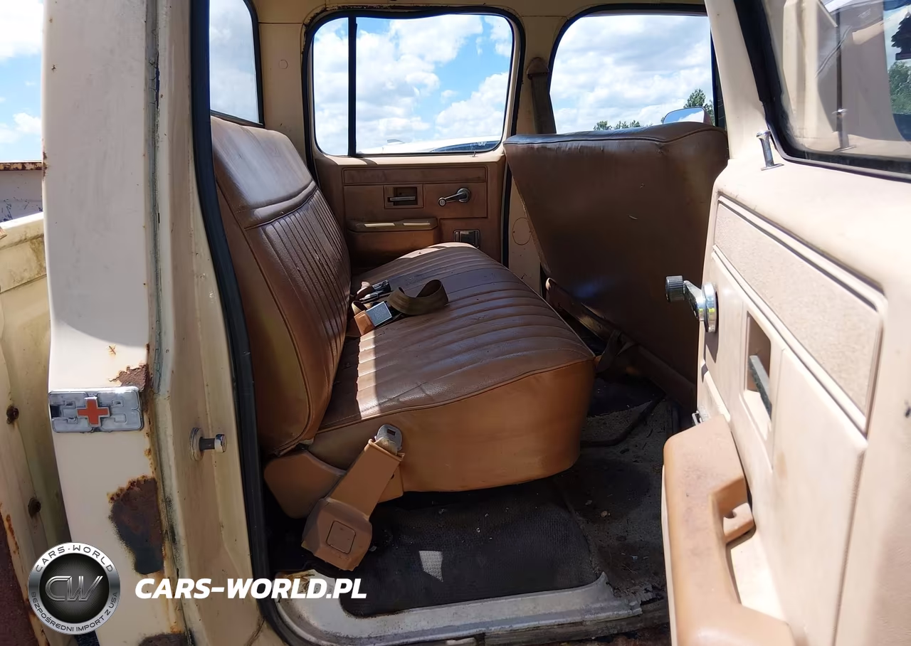 1983 Chevrolet C20 VIN:1GCGC23M6DS117267 - 8