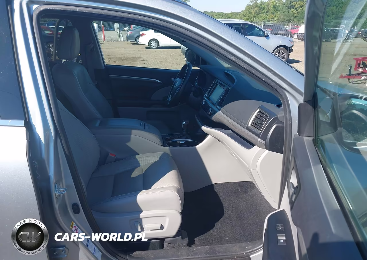 2019 Toyota Highlander Hybrid Limited Platinum VIN:5TDDGRFH3KS075676 - 5