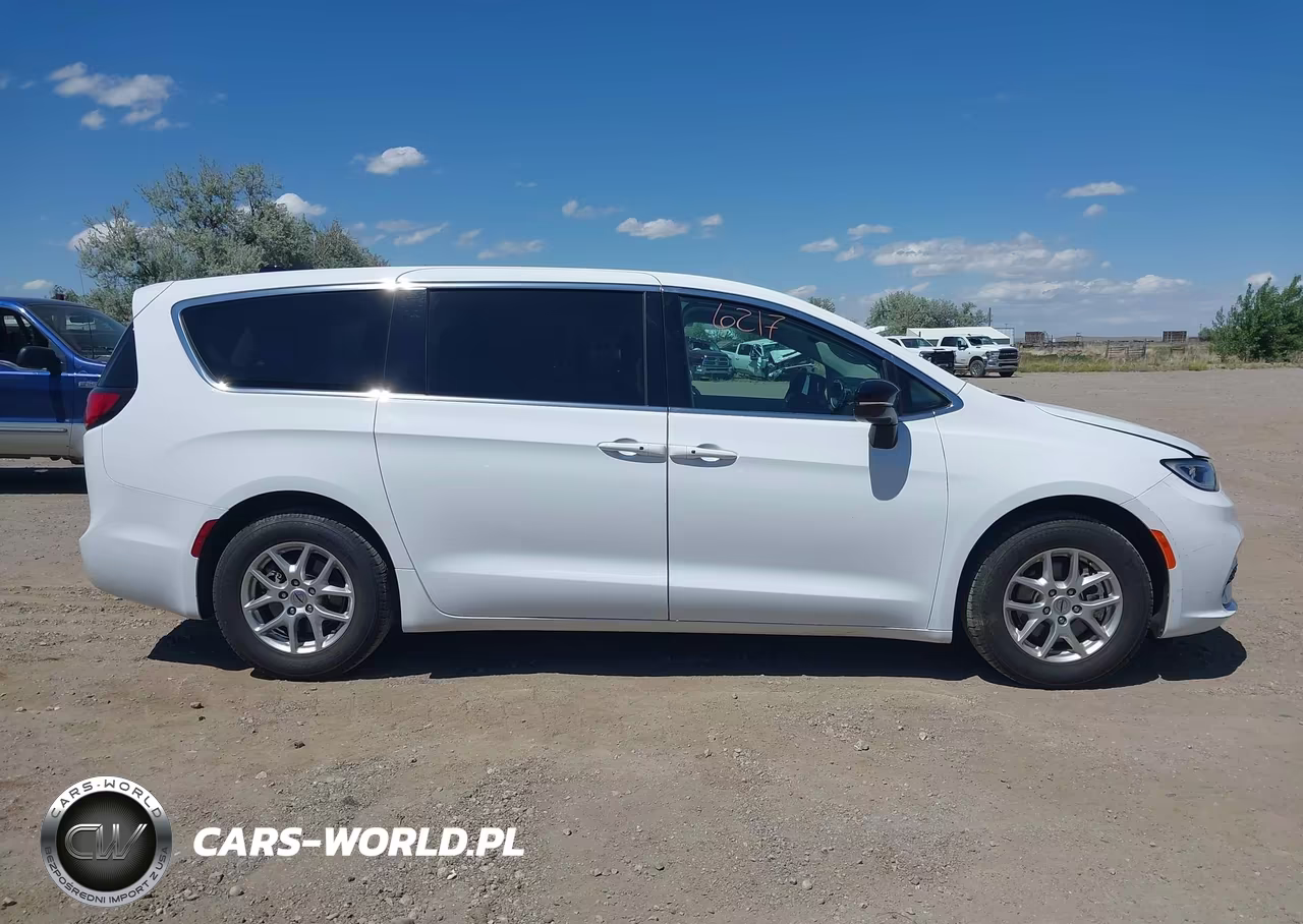 2024 Chrysler Pacifica Touring L VIN:2C4RC1BG5RR151823 - 14