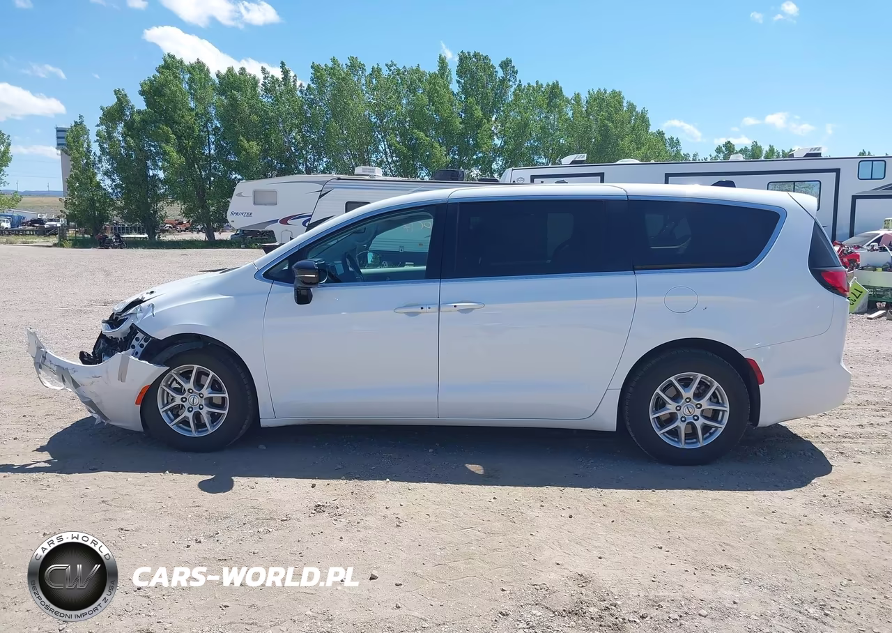 2024 Chrysler Pacifica Touring L VIN:2C4RC1BG5RR151823 - 15