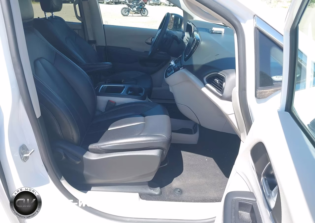 2024 Chrysler Pacifica Touring L VIN:2C4RC1BG5RR151823 - 5