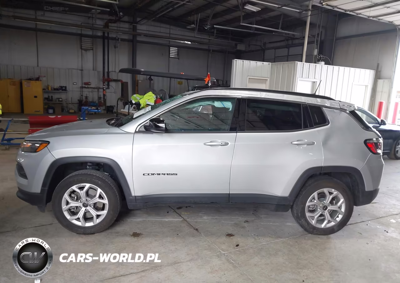 2025 Jeep Compass Latitude 4X4 VIN:3C4NJDBN5ST553574 - 13