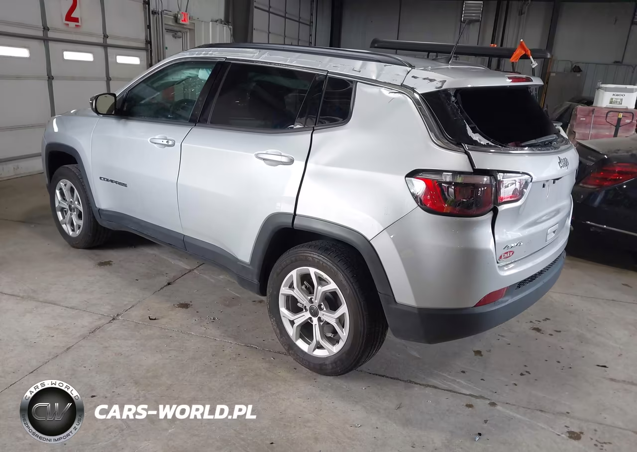 2025 Jeep Compass Latitude 4X4 VIN:3C4NJDBN5ST553574 - 3