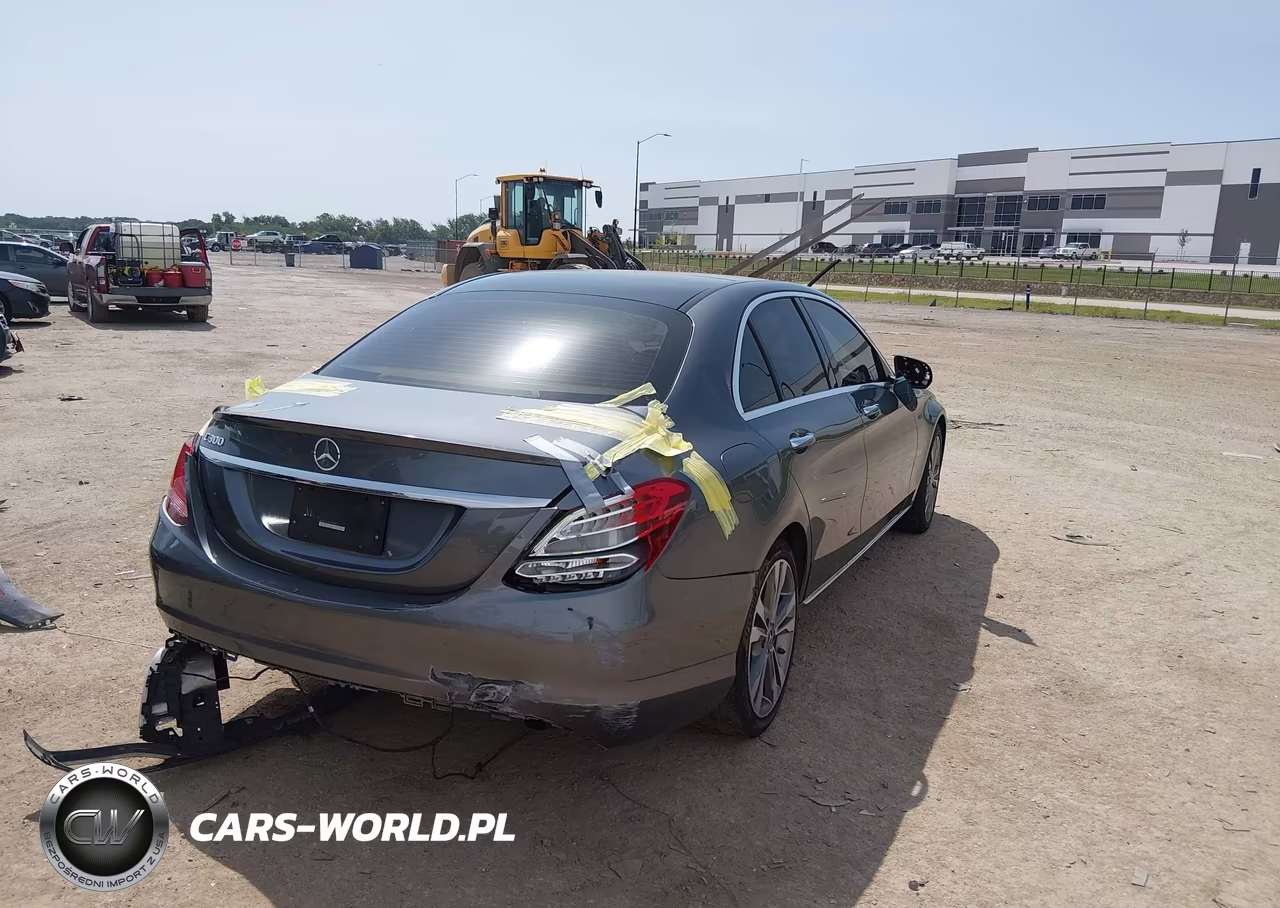 2017 Mercedes-Benz C 300 VIN:55SWF4JB3HU211141 - 4