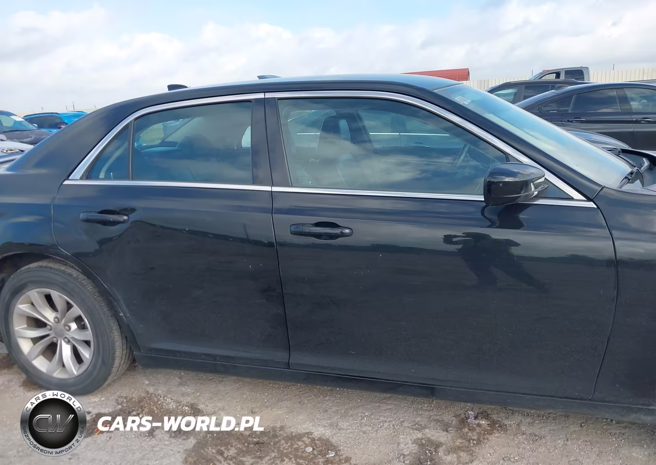 2015 Chrysler 300 Limited VIN:2C3CCAAG2FH849271 - 13