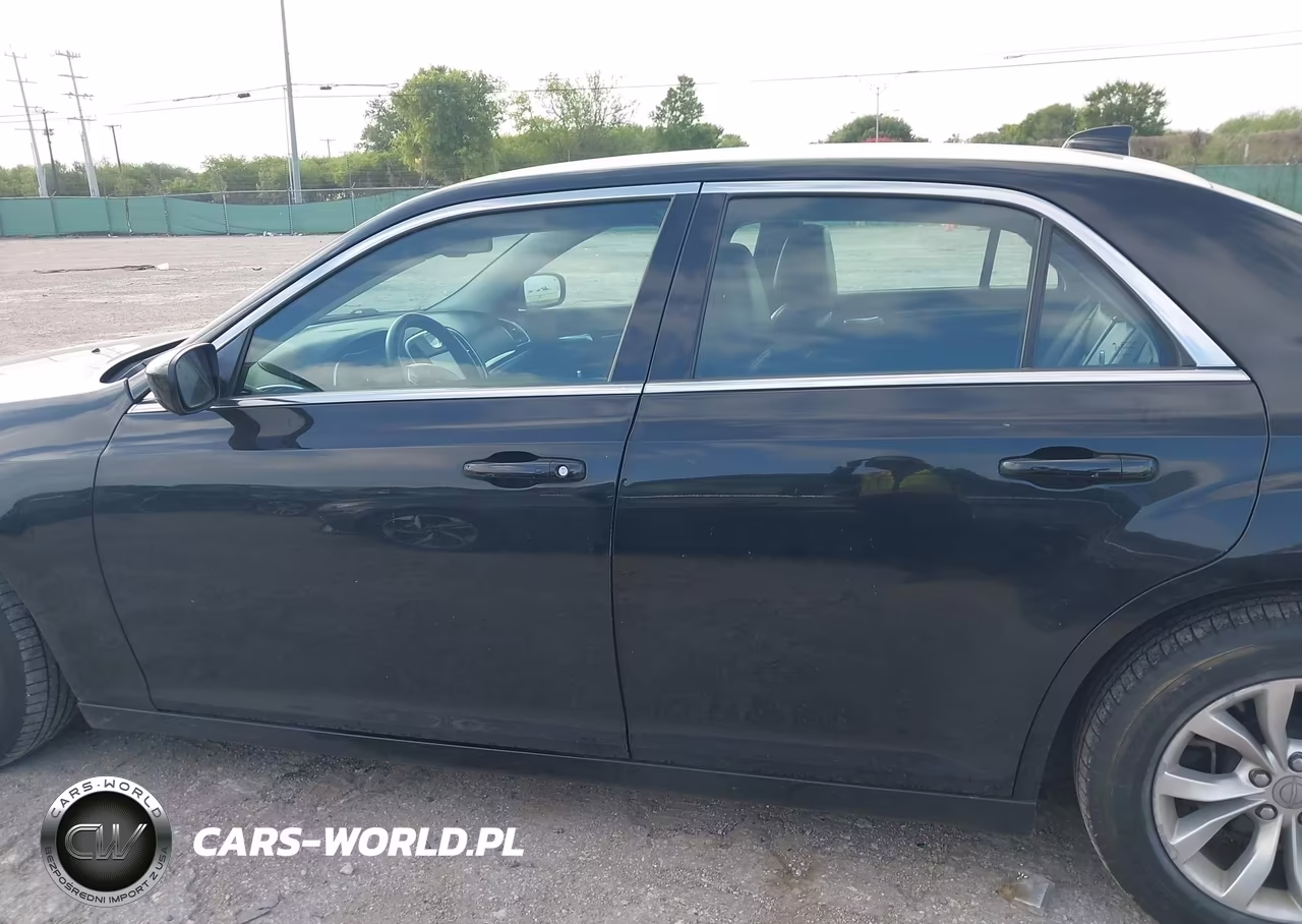 2015 Chrysler 300 Limited VIN:2C3CCAAG2FH849271 - 14