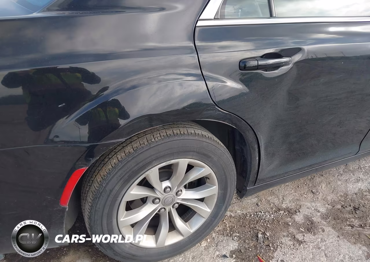 2015 Chrysler 300 Limited VIN:2C3CCAAG2FH849271 - 18