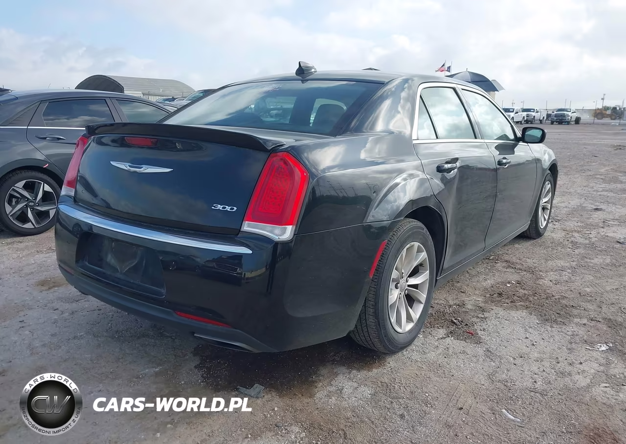 2015 Chrysler 300 Limited VIN:2C3CCAAG2FH849271 - 4
