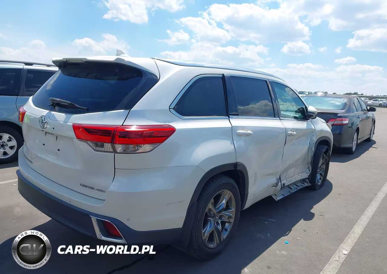 2017 Toyota Highlander Limited Platinum VIN:5TDDZRFH6HS463830 - 4