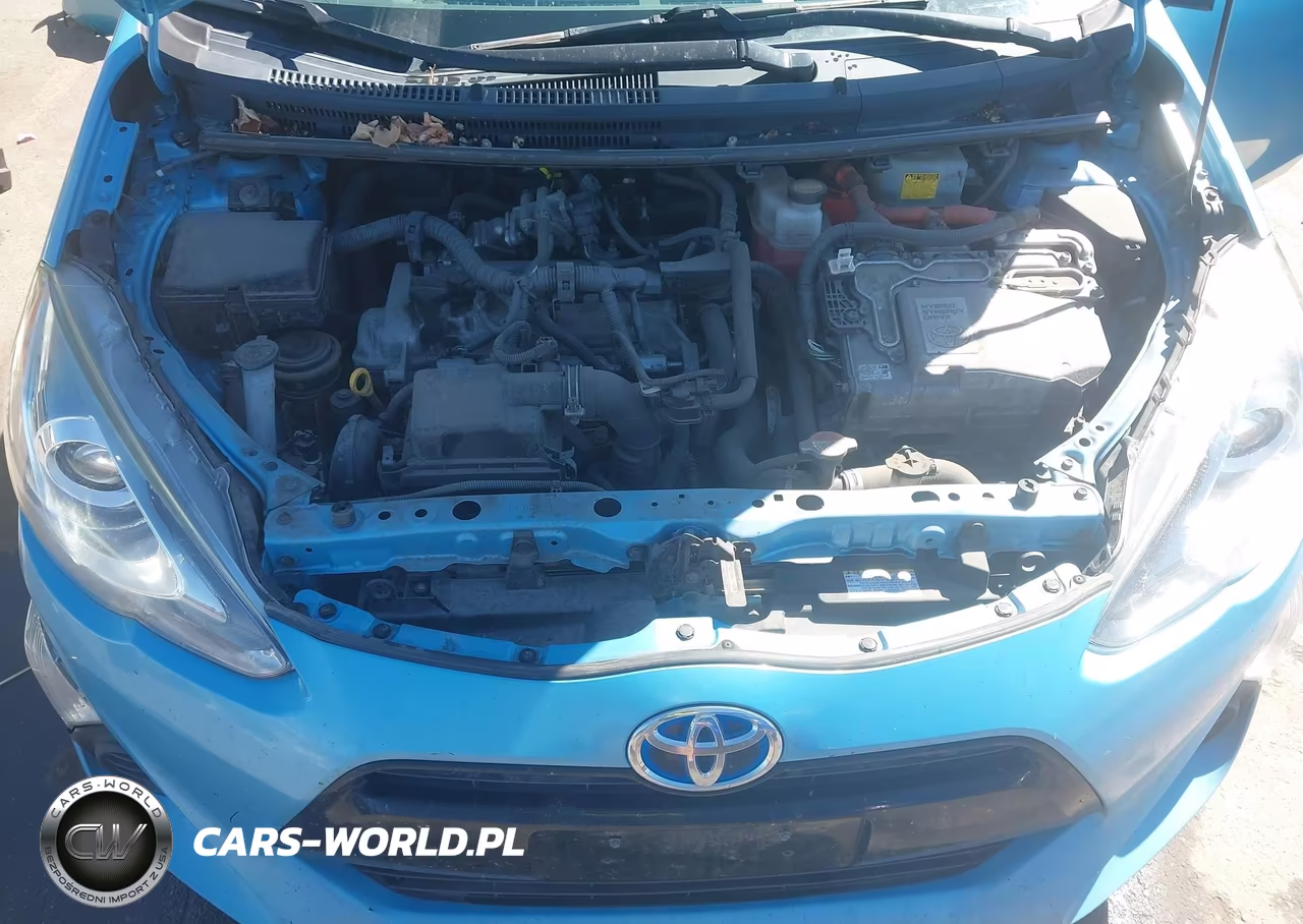 2015 Toyota Prius C Three VIN:JTDKDTB37F1113095 - 10