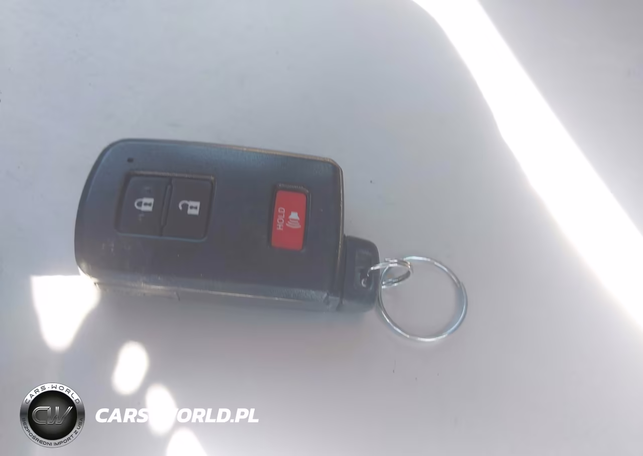 2015 Toyota Prius C Three VIN:JTDKDTB37F1113095 - 11