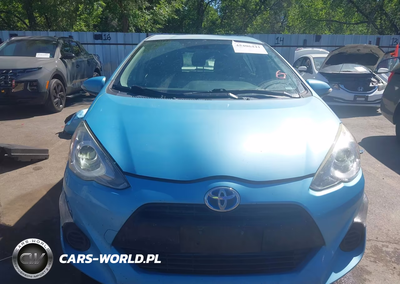 2015 Toyota Prius C Three VIN:JTDKDTB37F1113095 - 13