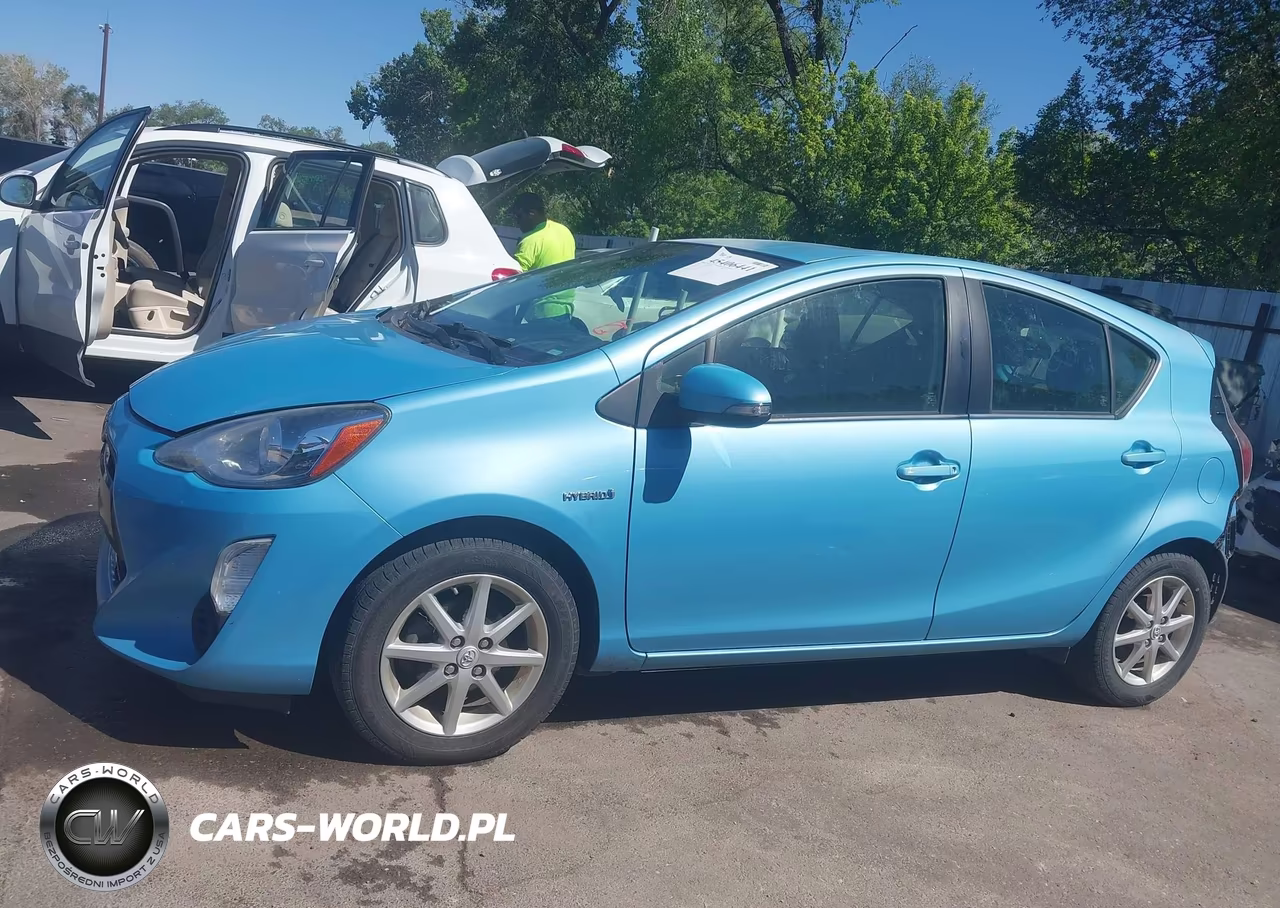 2015 Toyota Prius C Three VIN:JTDKDTB37F1113095 - 15