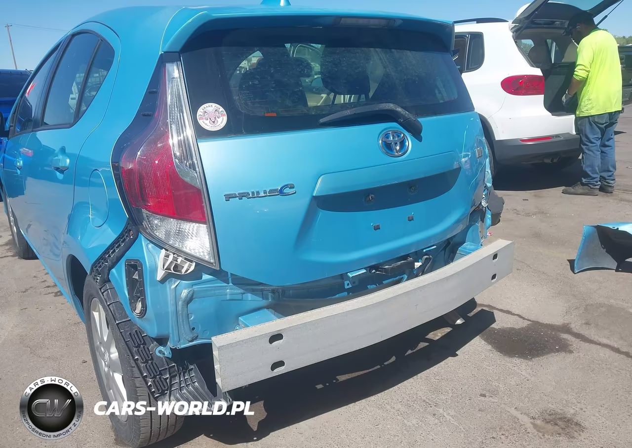 2015 Toyota Prius C Three VIN:JTDKDTB37F1113095 - 19
