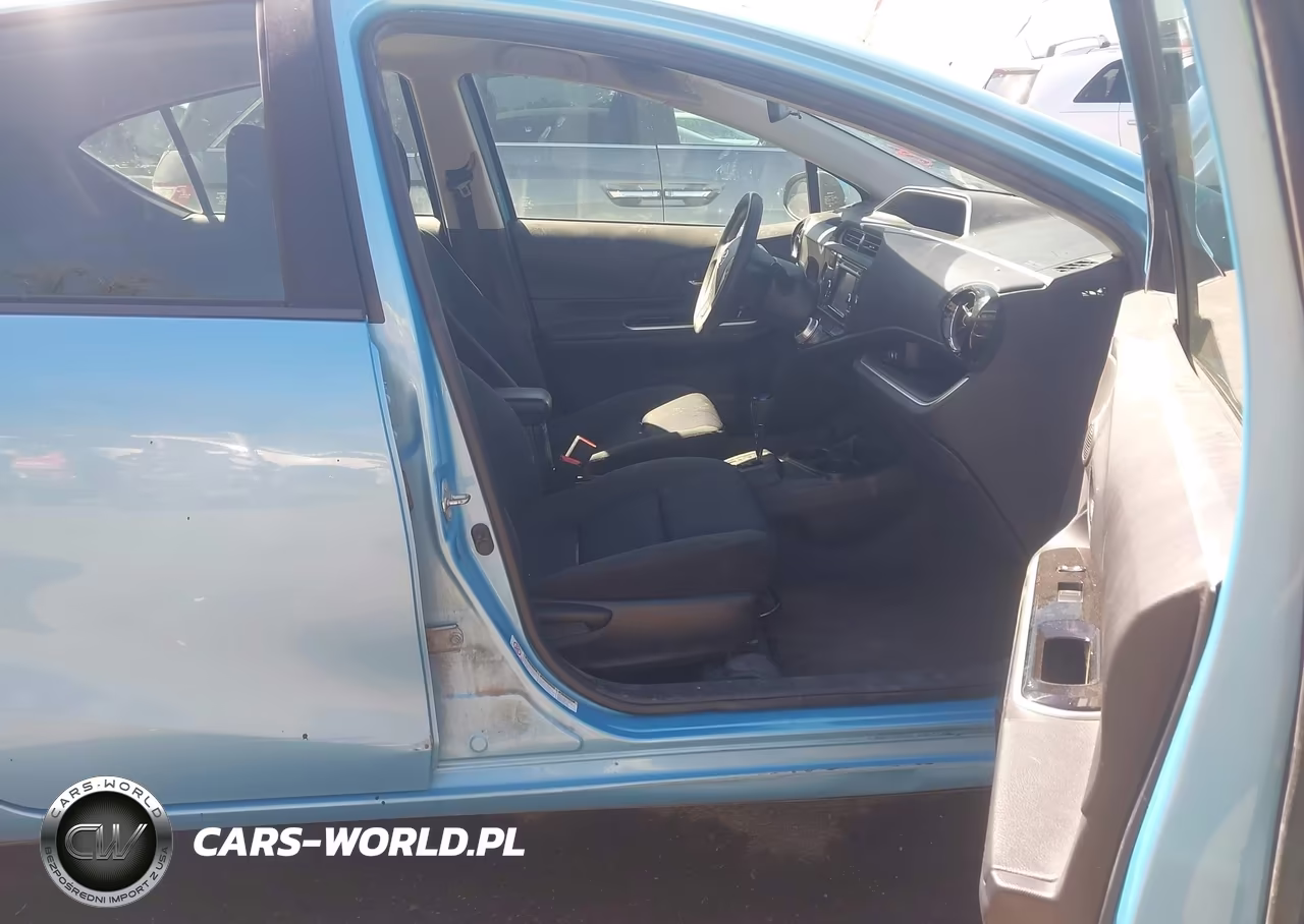 2015 Toyota Prius C Three VIN:JTDKDTB37F1113095 - 5