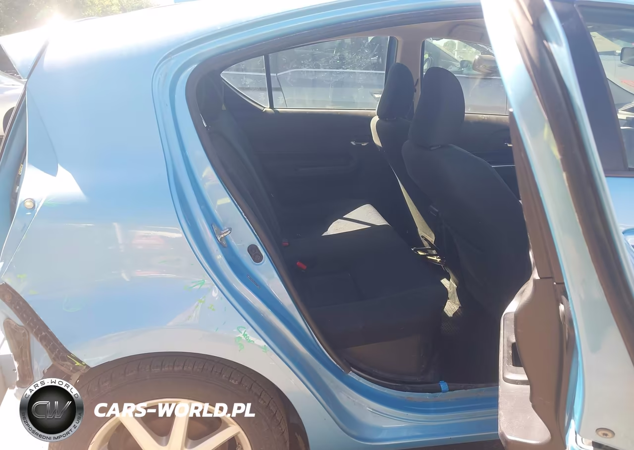 2015 Toyota Prius C Three VIN:JTDKDTB37F1113095 - 8
