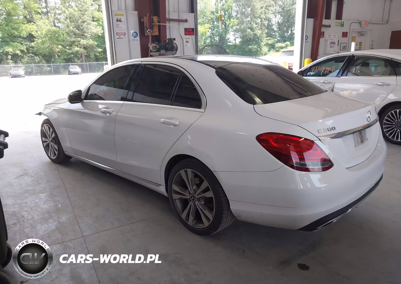 2018 Mercedes-Benz C 300 VIN:55SWF4JBXJU270340 - 3