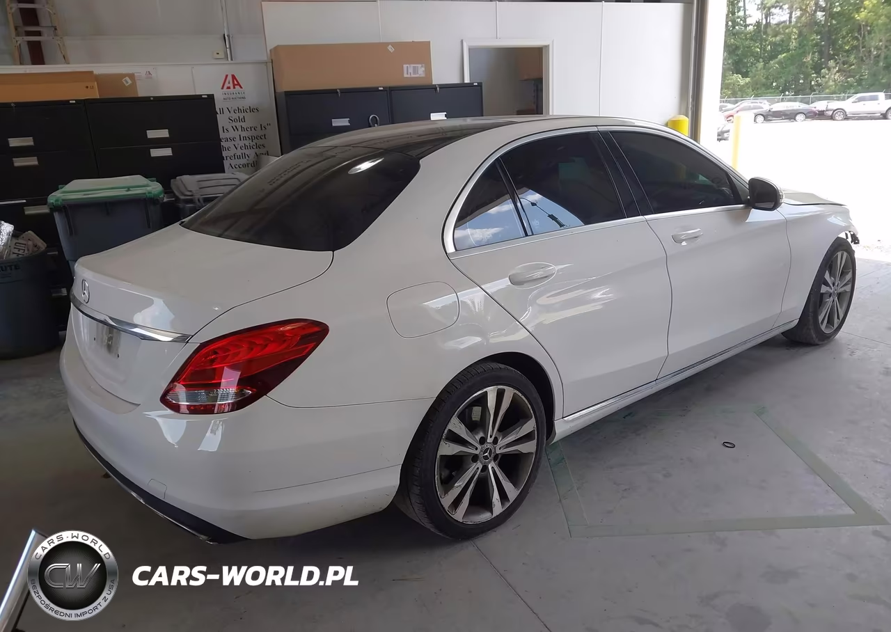 2018 Mercedes-Benz C 300 VIN:55SWF4JBXJU270340 - 4