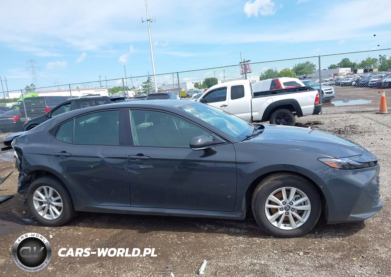 2026 Toyota Camry Le VIN:4T1DAACK6TU659890 - 14