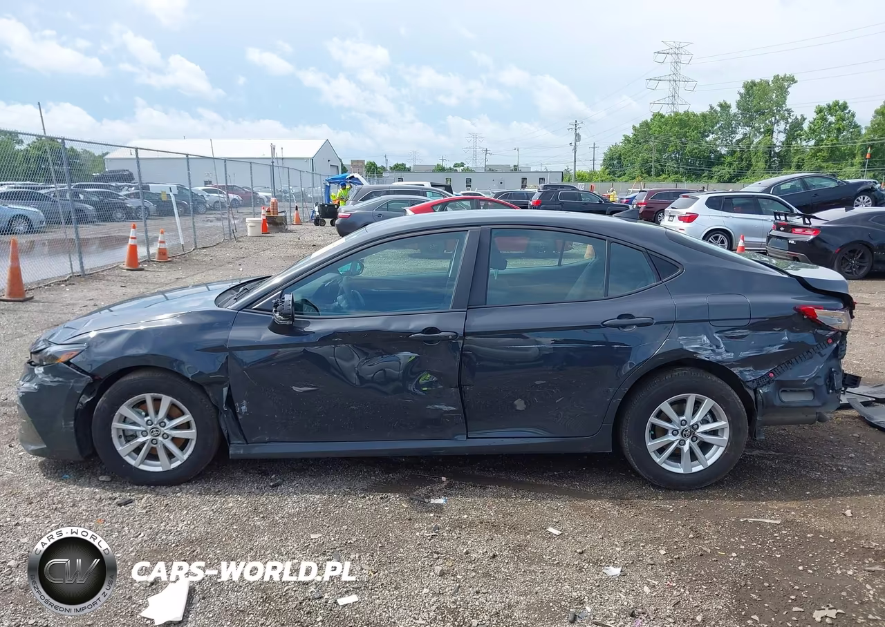 2026 Toyota Camry Le VIN:4T1DAACK6TU659890 - 15