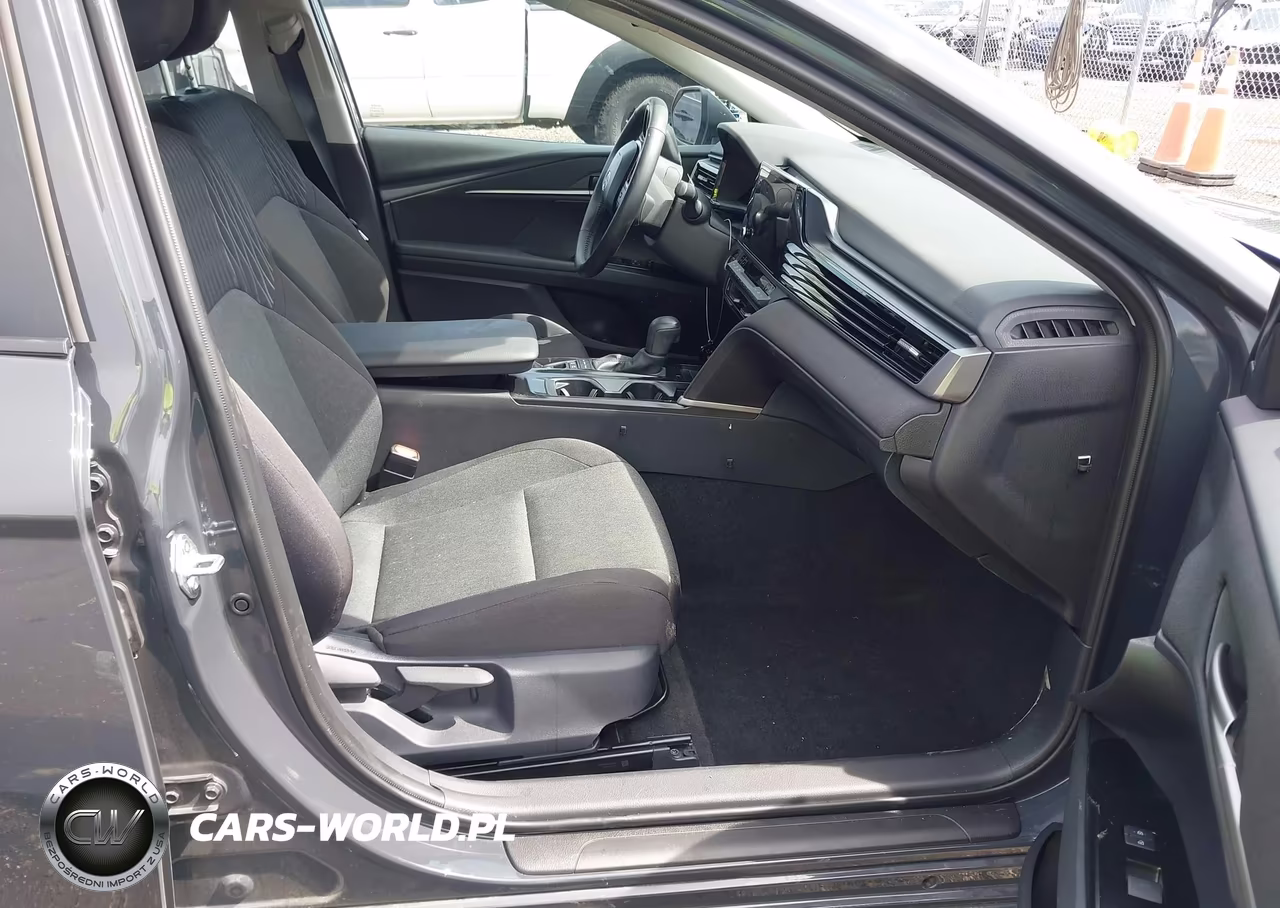 2026 Toyota Camry Le VIN:4T1DAACK6TU659890 - 5