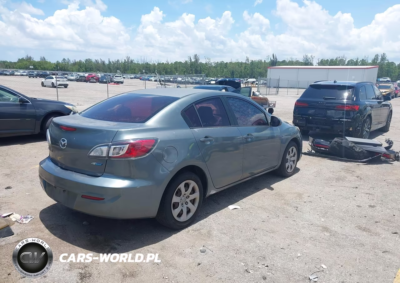 2013 Mazda Mazda3 I Sport VIN:JM1BL1U70D1705748 - 4