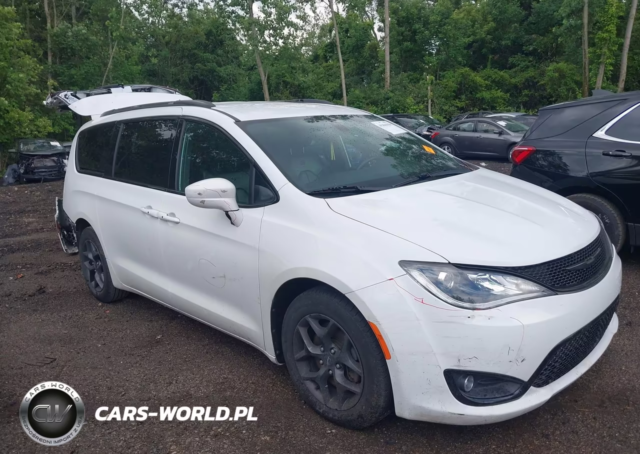 2018 Chrysler Pacifica Touring L VIN:2C4RC1BG8JR158012 - 14