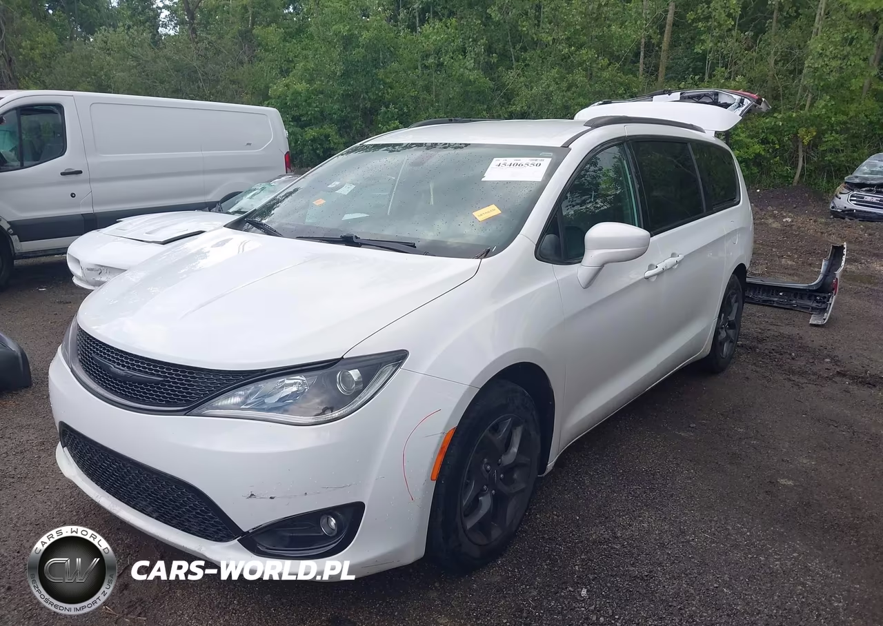 2018 Chrysler Pacifica Touring L VIN:2C4RC1BG8JR158012 - 2