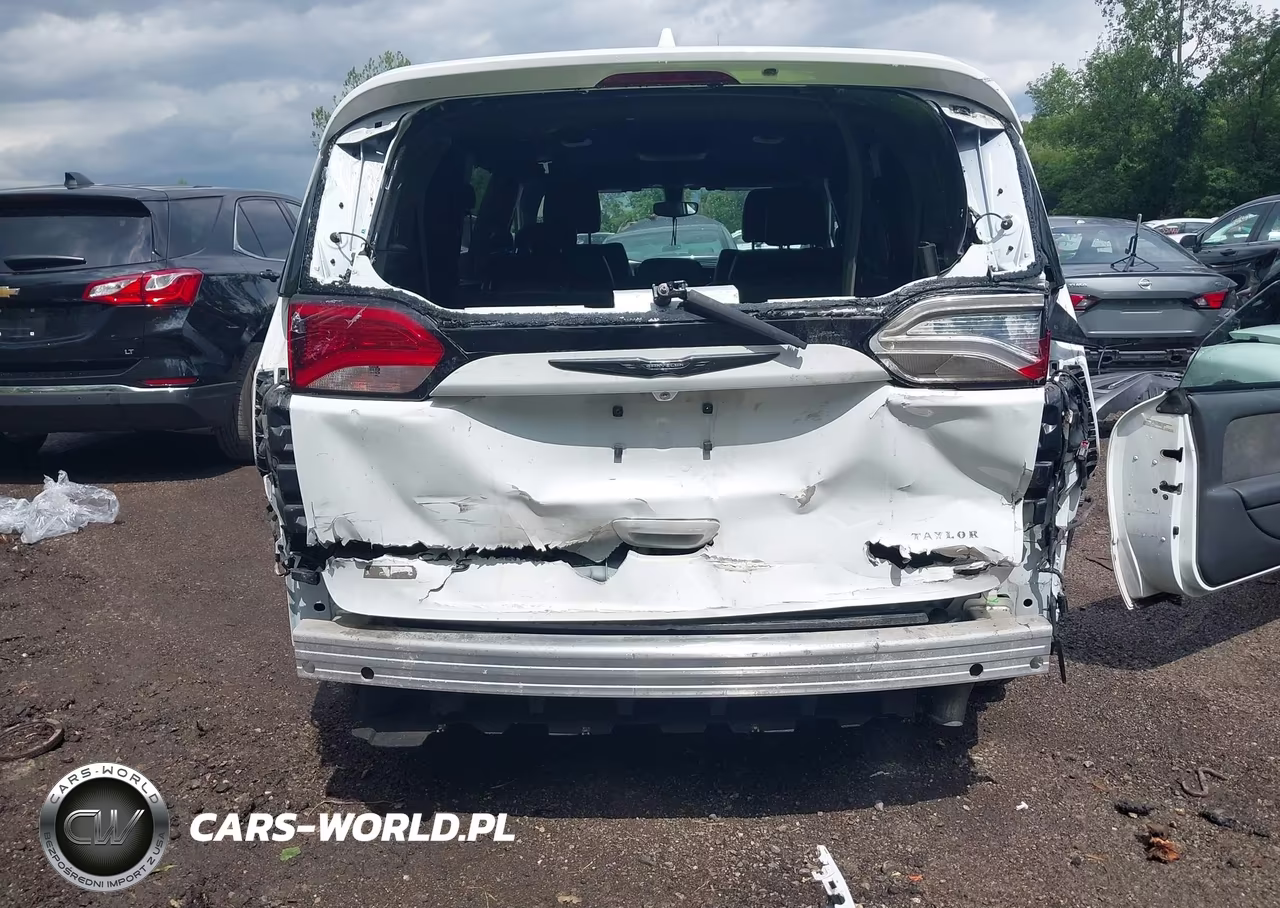 2018 Chrysler Pacifica Touring L VIN:2C4RC1BG8JR158012 - 6