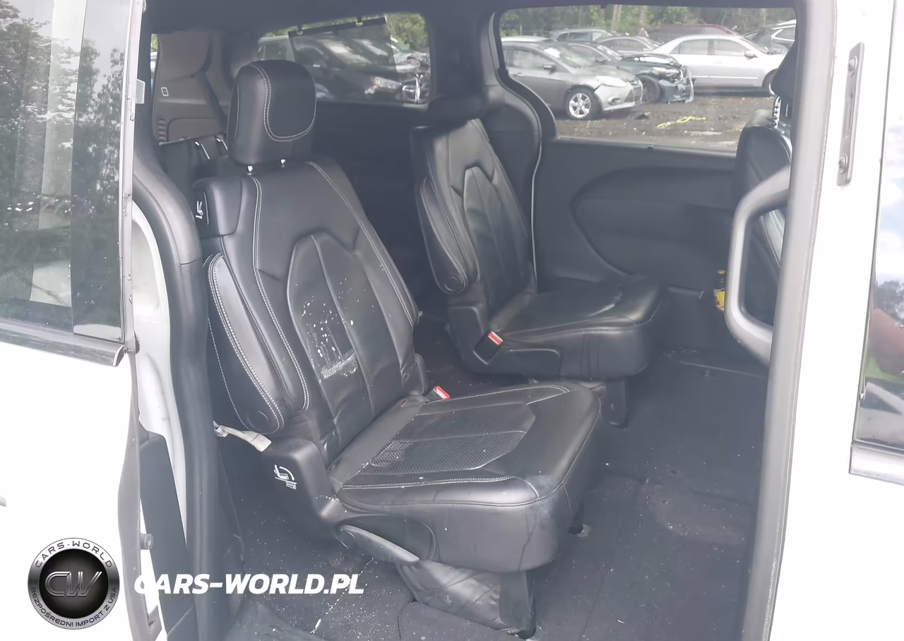 2018 Chrysler Pacifica Touring L VIN:2C4RC1BG8JR158012 - 8
