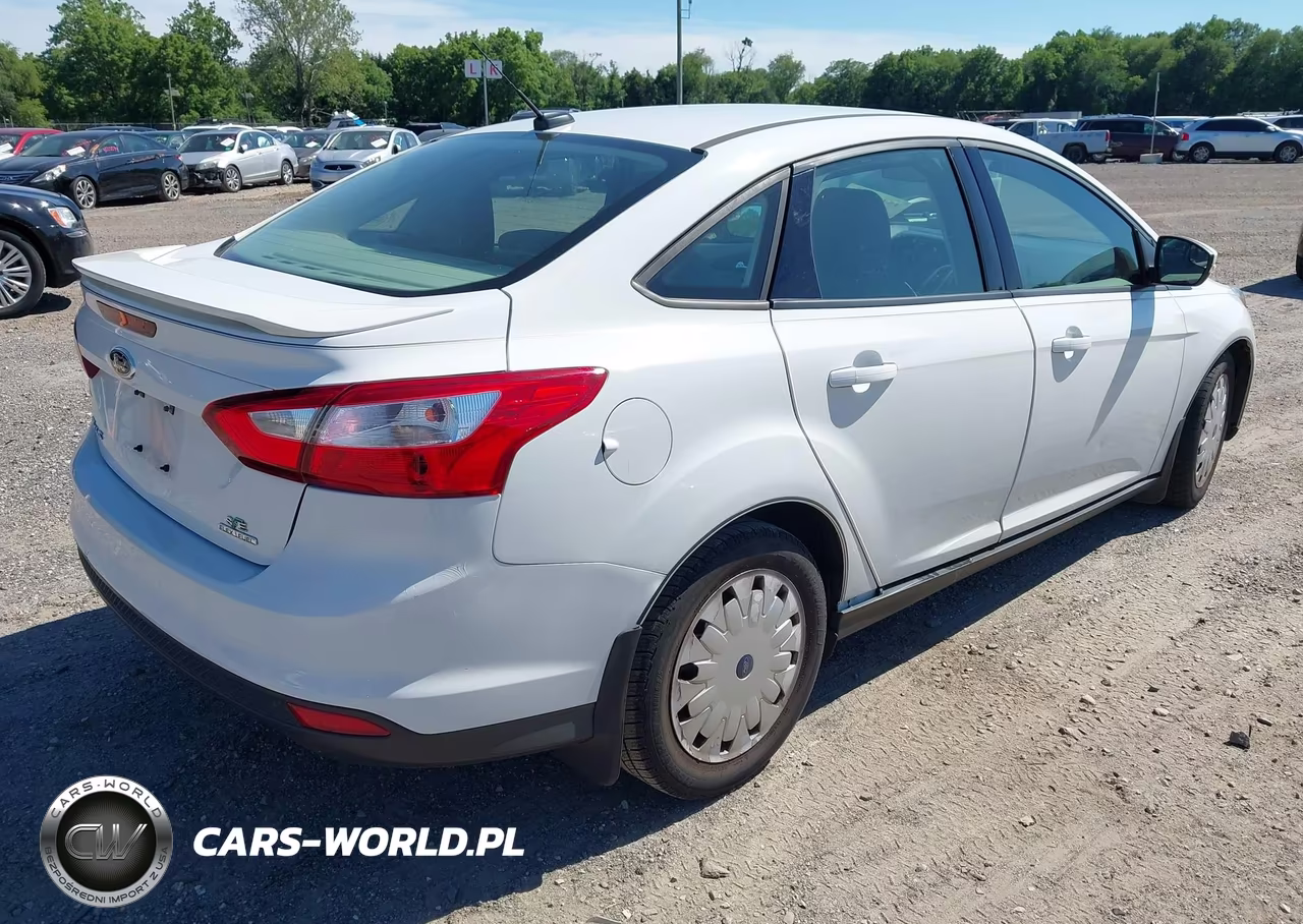 2013 Ford Focus Se VIN:1FADP3F29DL207049 - 4