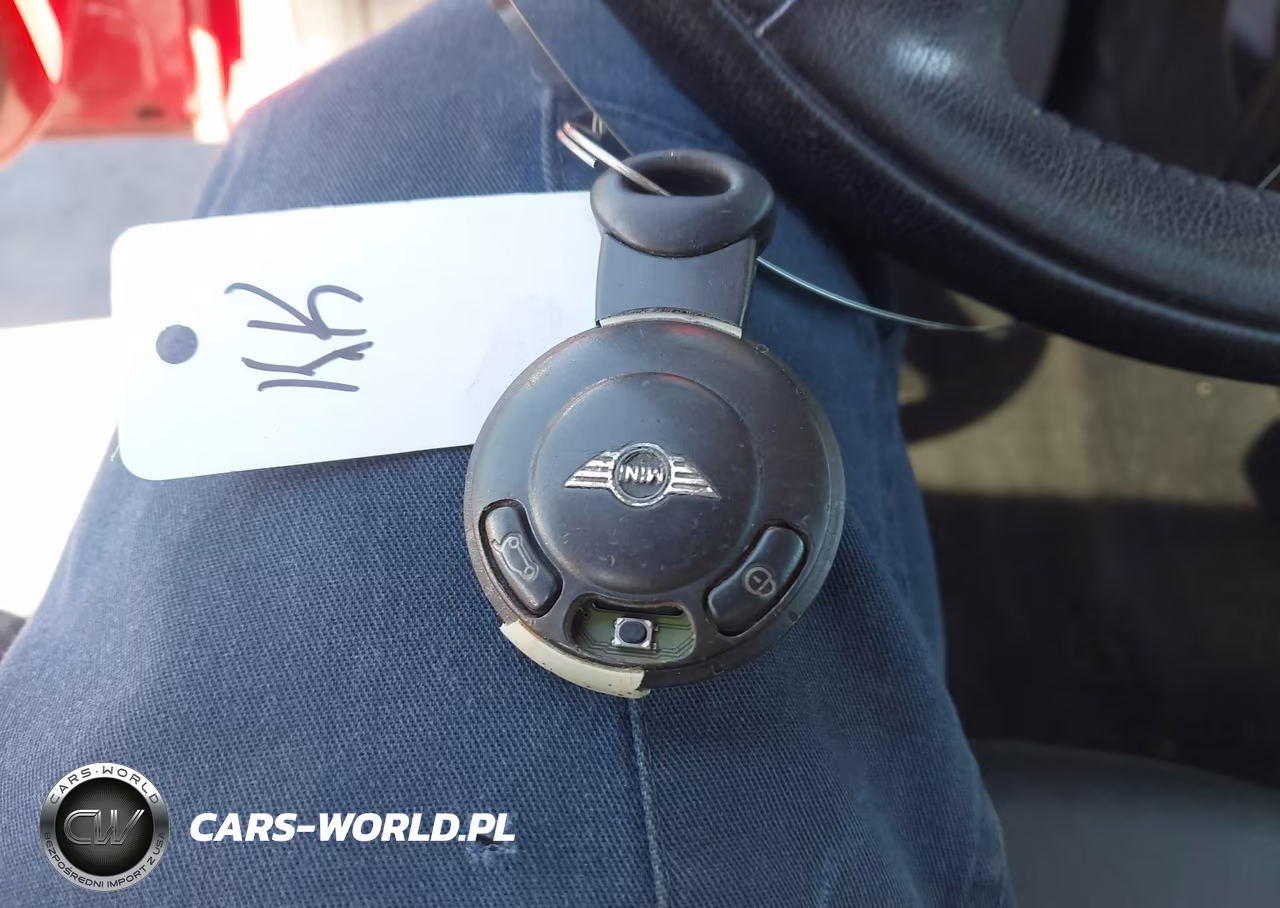 2008 Mini Cooper VIN:WMWMF335X8TT62966 - 11
