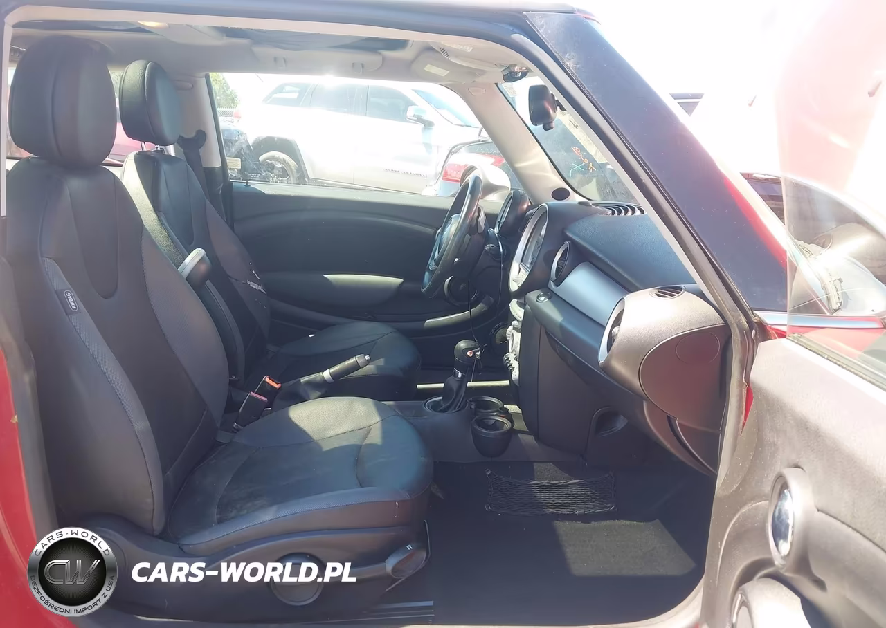 2008 Mini Cooper VIN:WMWMF335X8TT62966 - 5