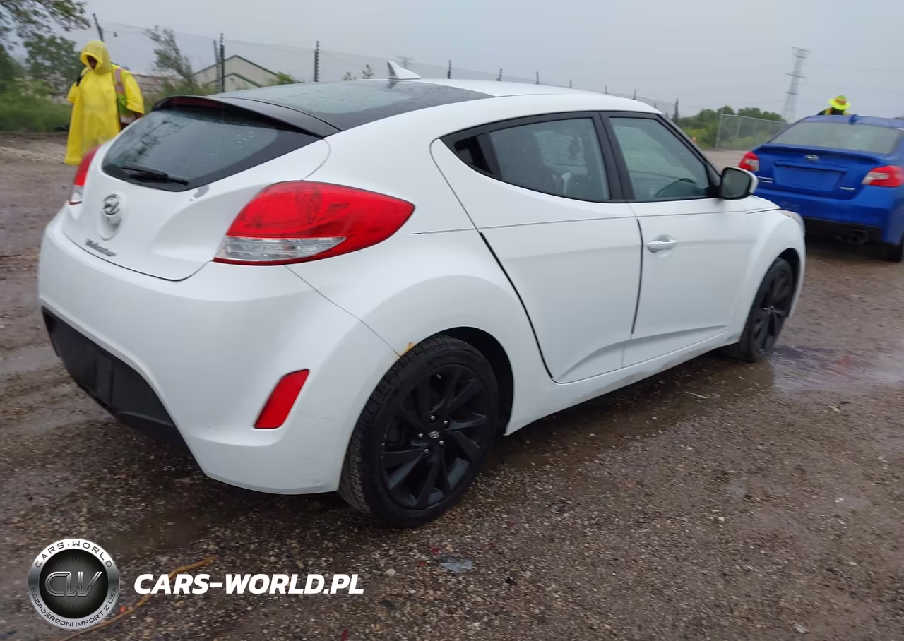 2016 Hyundai Veloster VIN:KMHTC6AD4GU264796 - 4