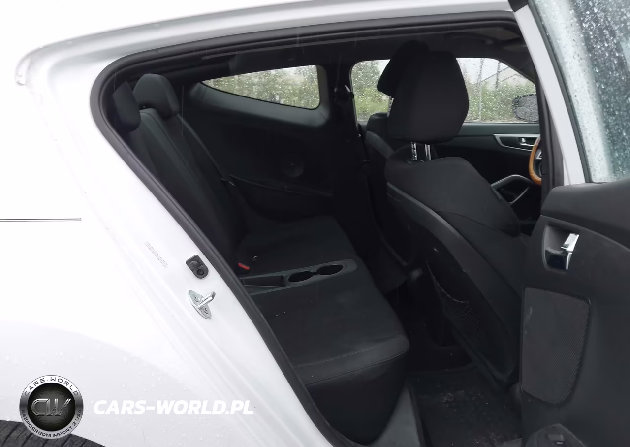 2016 Hyundai Veloster VIN:KMHTC6AD4GU264796 - 8