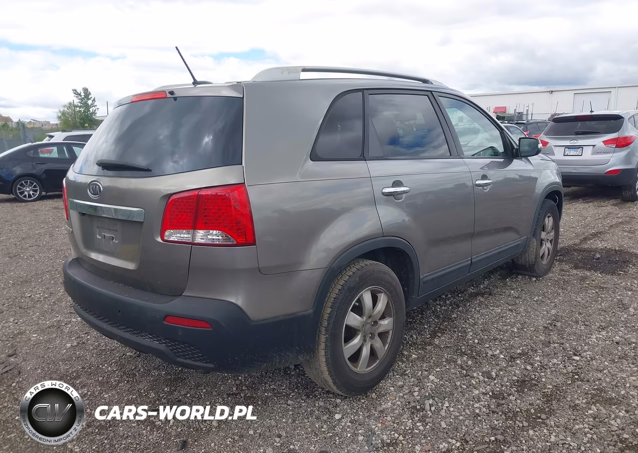2013 Kia Sorento Lx VIN:5XYKT4A66DG313144 - 4