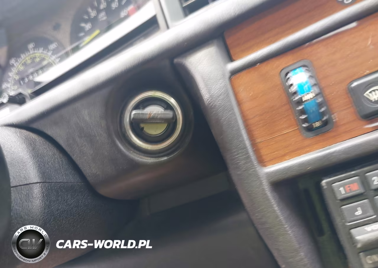 1988 Mercedes-Benz 190 E 2.3 VIN:WDBDA28D7JF533459 - 11