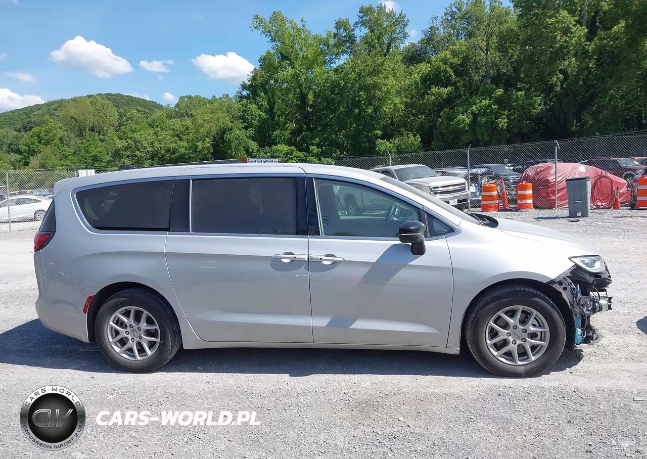 2024 Chrysler Pacifica Touring L VIN:2C4RC1BG4RR196980 - 13