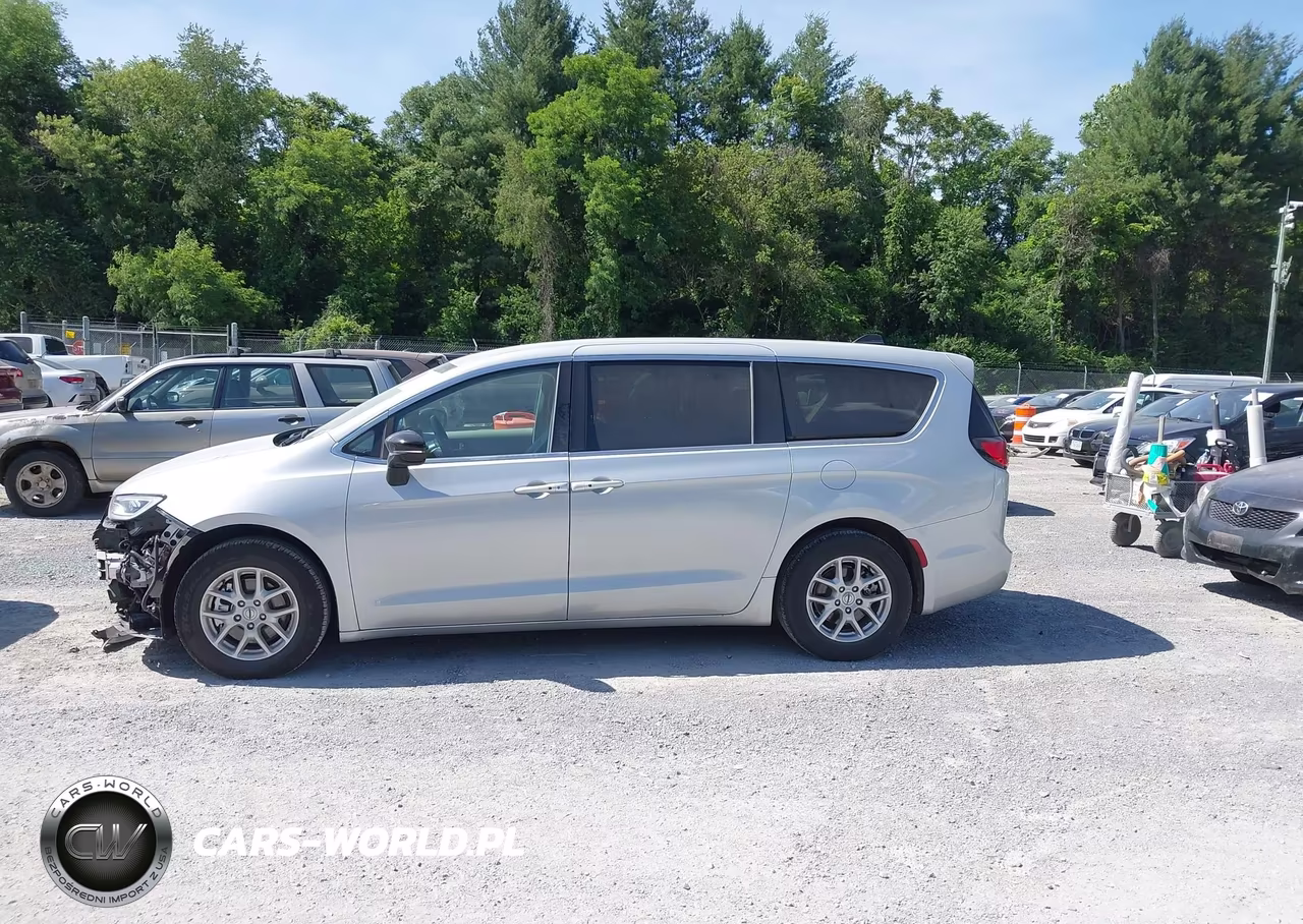 2024 Chrysler Pacifica Touring L VIN:2C4RC1BG4RR196980 - 14