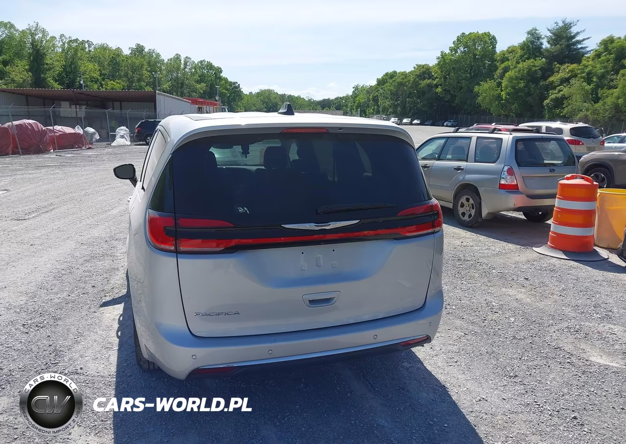 2024 Chrysler Pacifica Touring L VIN:2C4RC1BG4RR196980 - 16