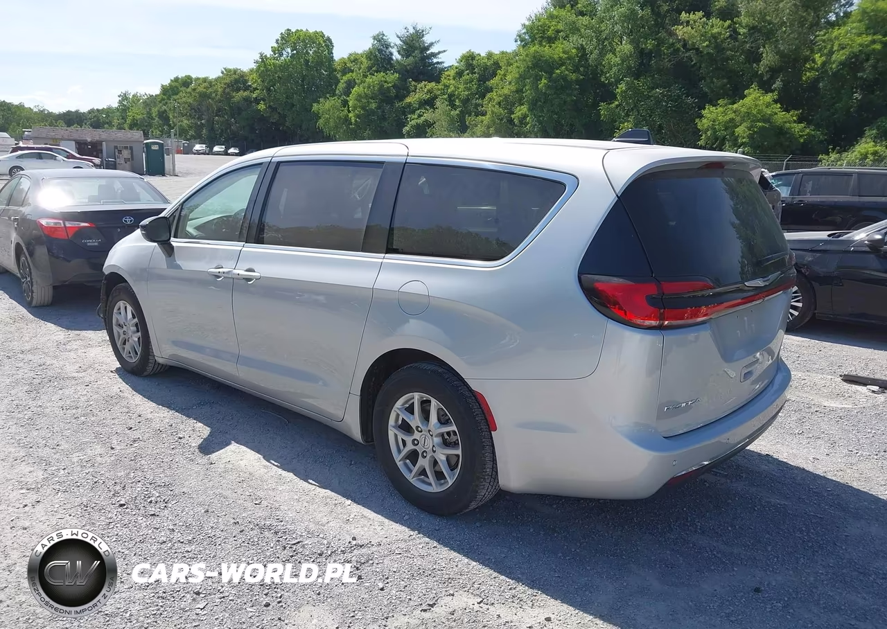 2024 Chrysler Pacifica Touring L VIN:2C4RC1BG4RR196980 - 3