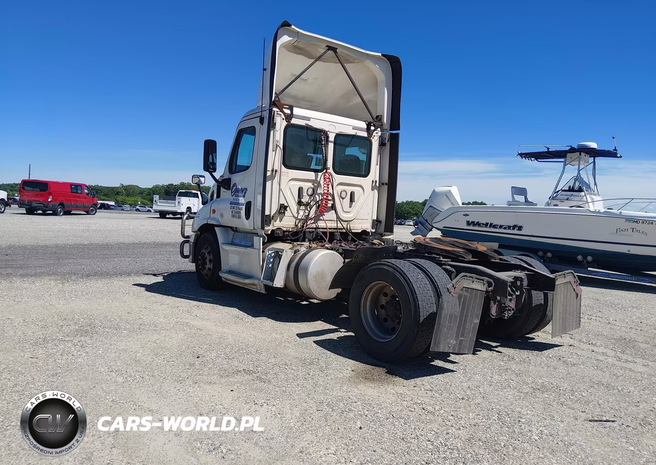 2018 Freightliner Cascadia 113 VIN:1FUBGBDV2JLJP2898 - 3