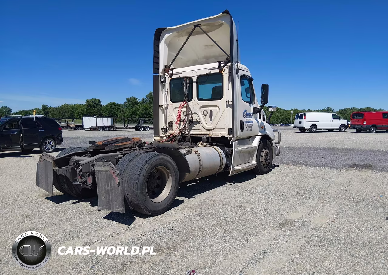 2018 Freightliner Cascadia 113 VIN:1FUBGBDV2JLJP2898 - 4