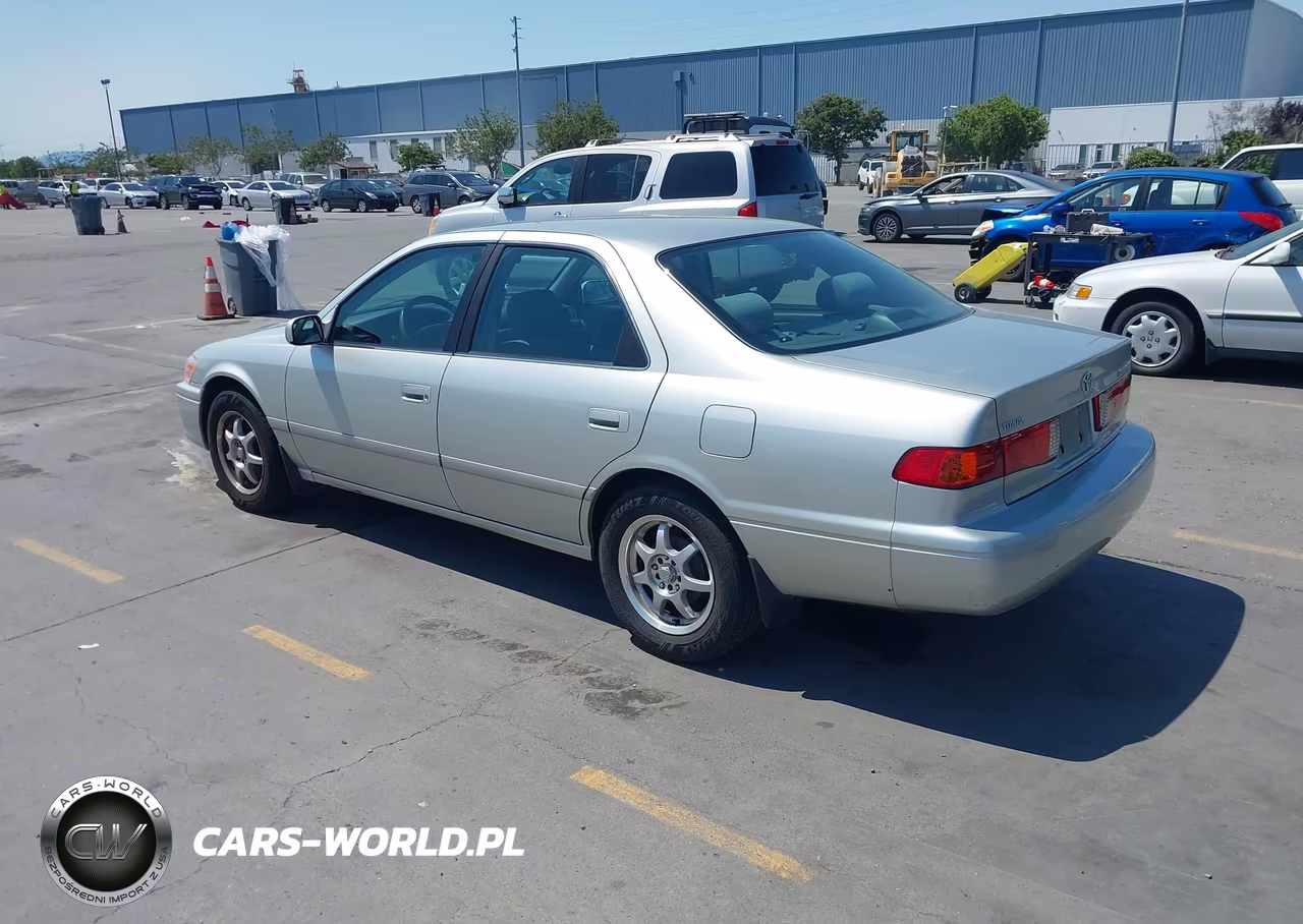 2001 Toyota Camry Le VIN:JT2BG22KX10550279 - 3