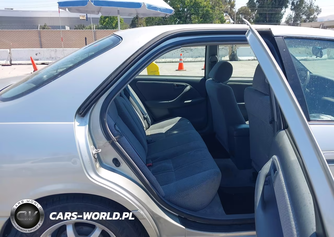 2001 Toyota Camry Le VIN:JT2BG22KX10550279 - 8