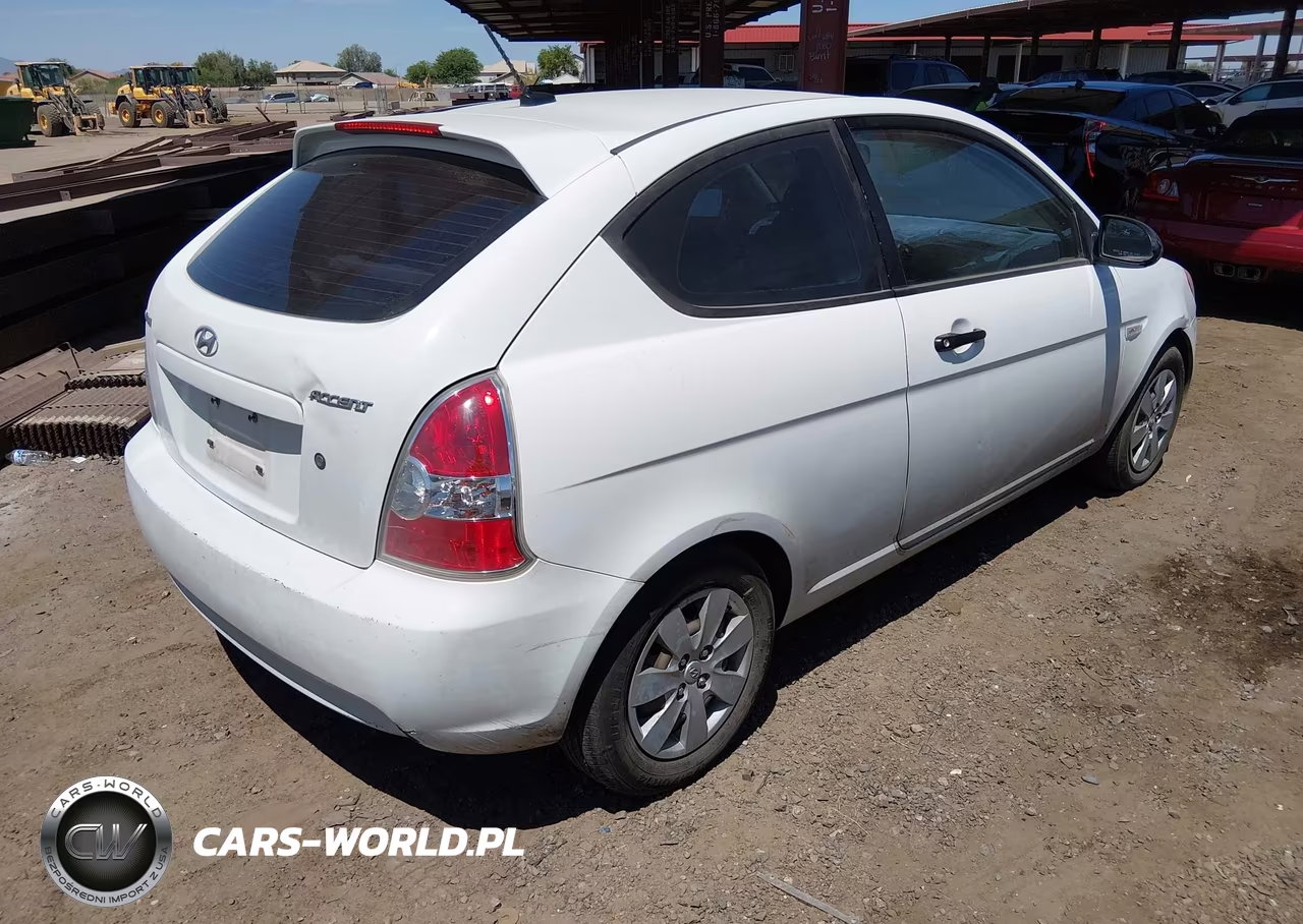 2008 Hyundai Accent Gs VIN:KMHCM36CX8U100689 - 4