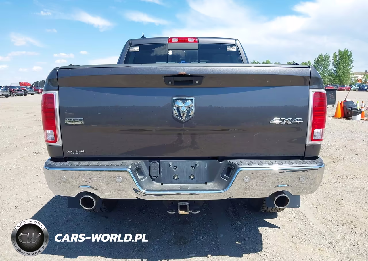 2015 Ram 1500 Laramie VIN:1C6RR7NT1FS643857 - 17