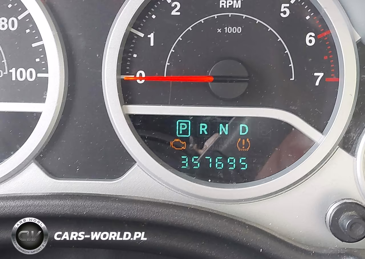 2008 Jeep Wrangler Unlimited Sahara VIN:1J4GA59158L520641 - 15